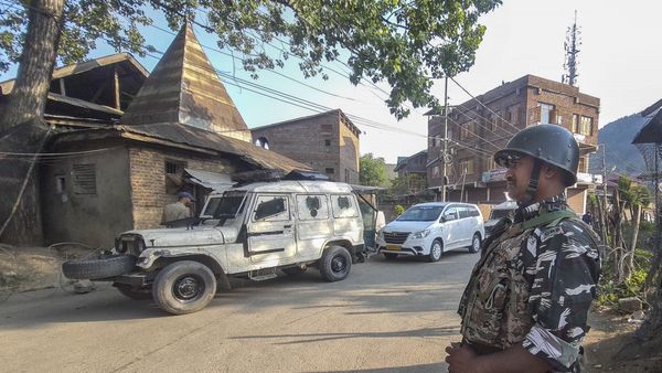 Kerala CM Pinarayi Vijayan Calls Out Congress for Alleged Social Media Misuse in Politics