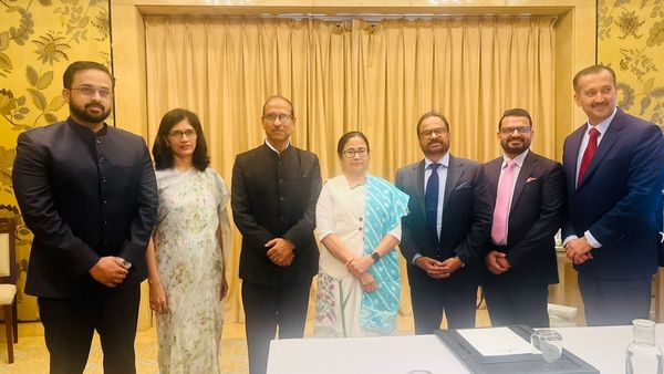 Unwavering Dedication: Mamata Banerjee Continues Work Despite Physical Injuries