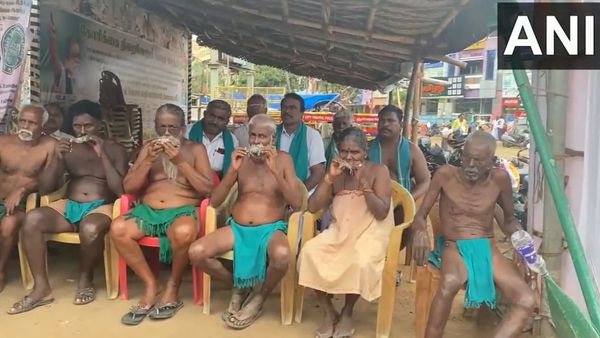 Tamil Nadu Farmers Hold Dead Rats In Their Mouths To Protest Cauvery Water Dispute | Video