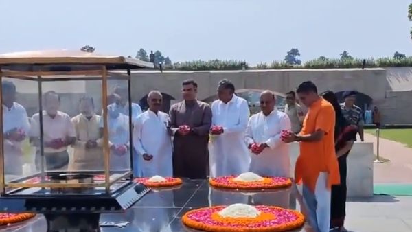 Delhi BJP Lawmakers Pray At Rajghat For End Of 'Corrupt' AAP govt