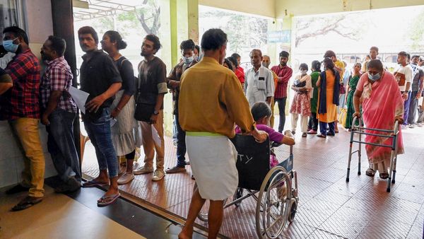 Union Minister Nitin Gadkari Highlights Global Respect for Indian Doctors