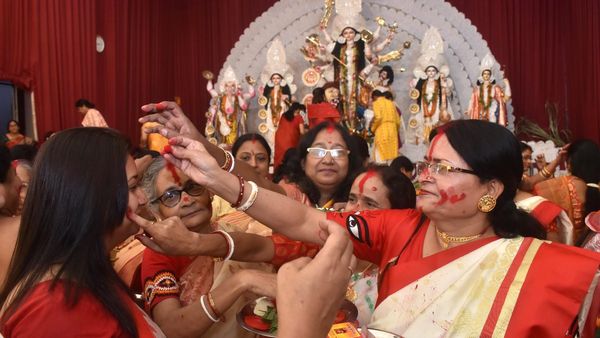 Durga Puja 2023: Devotees Throng Pandals In Kolkata, Other Cities Despite Rains