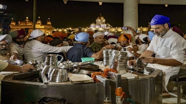 Watch: Rahul Gandhi Cleans Utensils As Part Of 'Sewa' At Golden Temple