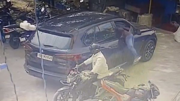 Watch: Video Of How Rs. 14 Lakh Got Stolen From A BMW SUV