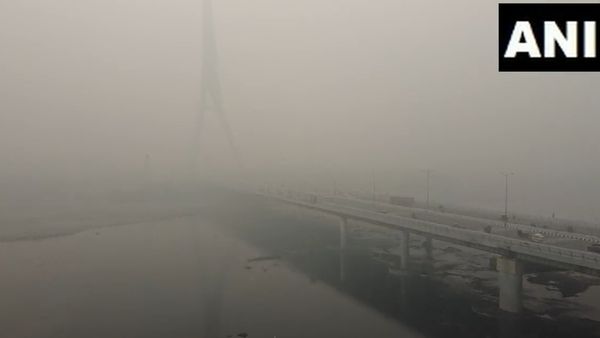 Toxic Smog Turns Delhi-NCR Into A Gas Chamber