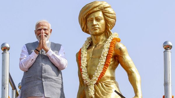 PM Modi Pays Floral Tributes To Birsa Munda In Ranchi