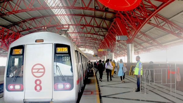 Delhi Metro Kills A Woman? Read Details Here