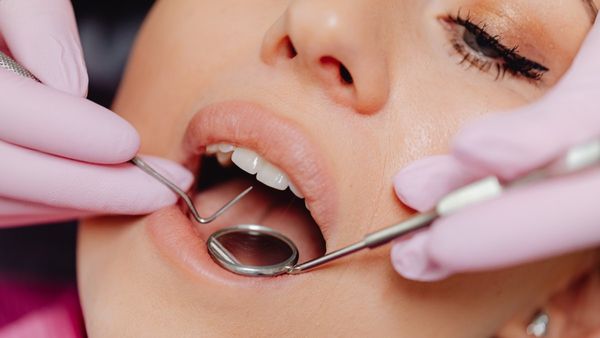 US Woman Claims Disfigurement After Dentist Performs 32 Procedures In One Sitting