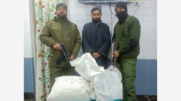 Anantnag Police Arrest 2 Drug Peddlers. Huge Consignment of contraband substances recovered, cases registered