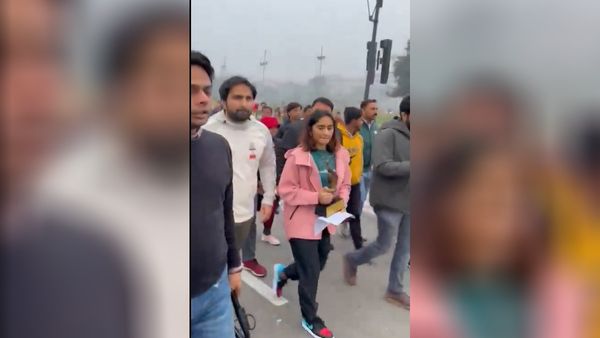 Vinesh Phogat Tries To Meet PM, Stopped By Delhi Police, Leaves Khel Ratna And Arjuna Awards On Kartavya Path