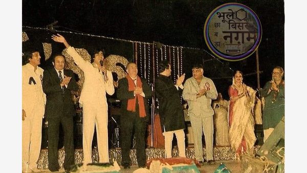 Huge Story Behind This Photograph: Amitabh Bachchan Captions Old Pic With Rekha
