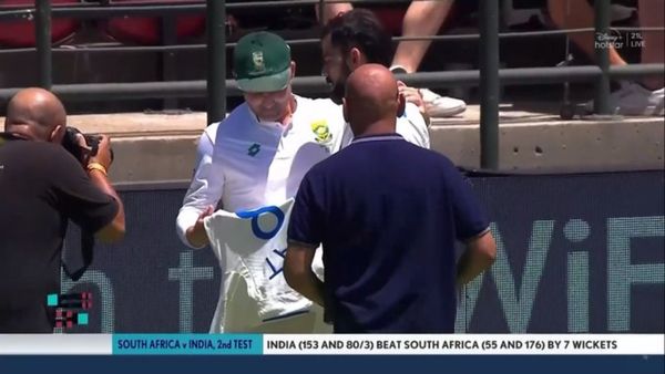 Virat Kohli Presents T-Shirt To Dean Elgar On His Farewell Signed By Team India