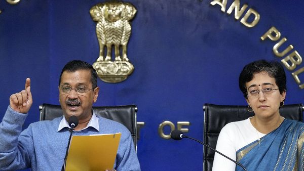 Delhi Police Crime Branch Team Reaches Arvind Kejriwal's Residence To Serve Notice