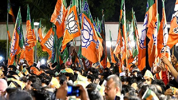 Mangaluru: Right-Wing Members Protest Outside A Catholic School For Insulting Hindu Gods