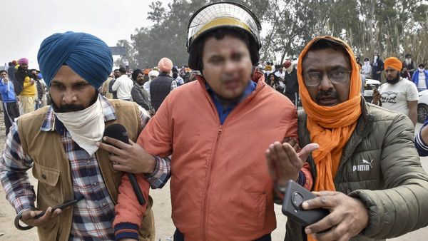 Fact Check: Reporter Shot By Bullet At 'Delhi Chalo' Protest? Here's The Truth