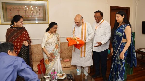 Abhi Na Jao Chhod Kar...: Asha Bhosle Sings For Amit Shah At Photo Biography Launch, Watch Video