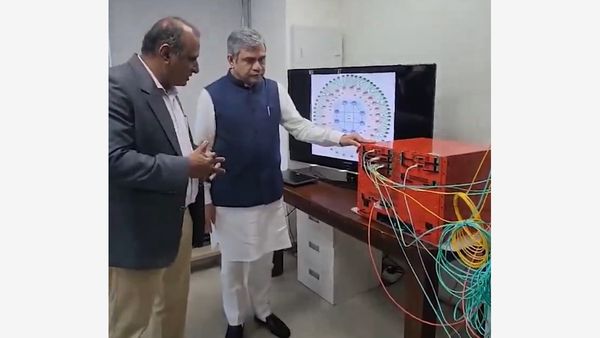 Bengaluru: Ashwini Vashnaw Unveils Cutting-Edge Router: A Game-Changer In Tech Innovation!