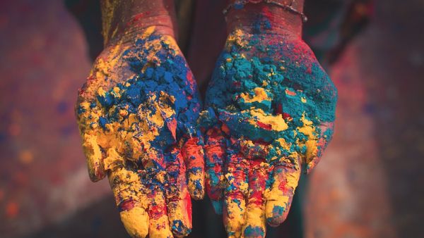 Happy Holi 2024: Colorful Wishes, Messages, Quotes, and Statuses For WhatsApp And Facebook!