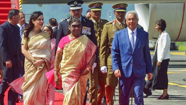 President Murmu Meets Mauritian PM, Discusses Strengthening Bilateral Ties