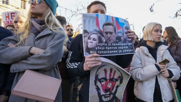 Russians Defy Putins Crackdown, Turn Out To Protest In Presidential Election