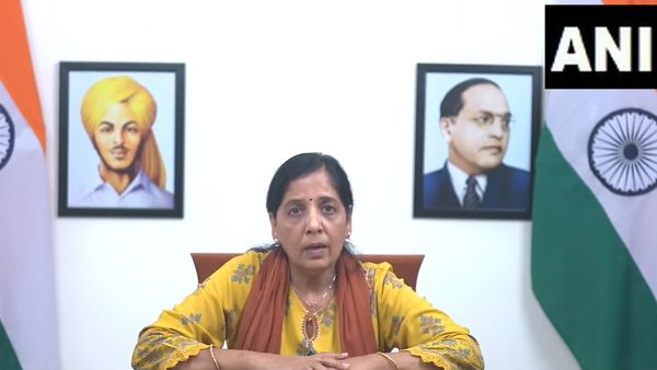 Arvind Kejriwal's Wife Sunita Kejriwal Shares AAP Chief's Message For Workers, Mentions BJP Leaders