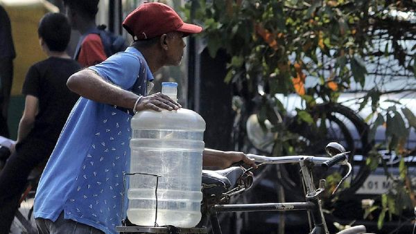 Karnataka Election Commission Monitors Water Tankers Amid Shortage: Report
