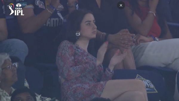 Social Media Users Laud Gujarat Titans' Fangirl, Call Her Ana de Armas' Lookalike