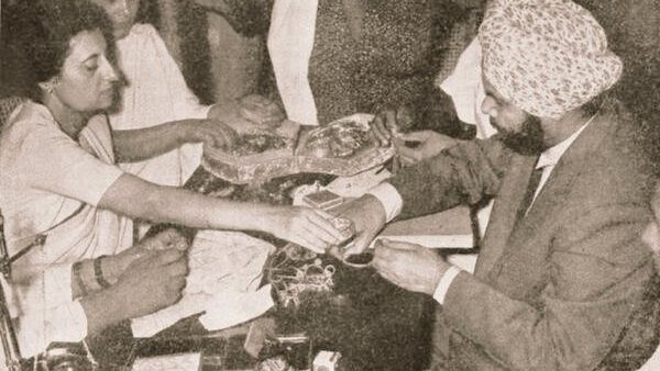Mangalsutra Row: Did Indira Gandhi Donate Gold During The 1962 War? The Facts Behind Priyanka's Claim