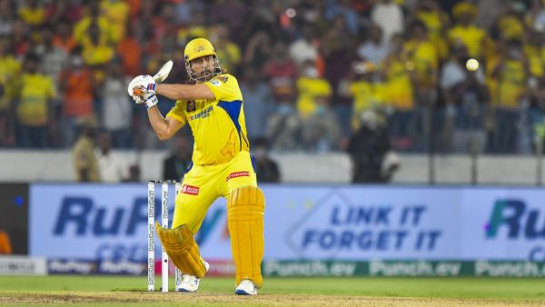 Vintage Thala: Watch MS Dhoni Hitting 3 Sixes To Hardik Pandya At Wankhede In IPL MI vs CSK Match