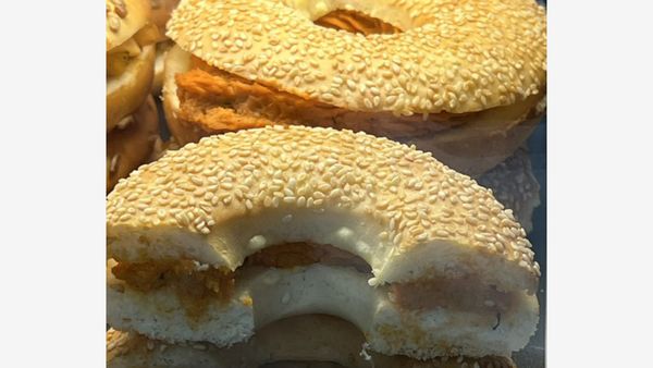Starbucks India's Podi Cream Cheese Bagel: Spicing Up American Cuisine, Amazes Internet