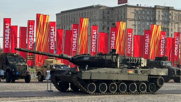 Putin's Trophies: Captured American And British Tanks Showcased In Moscow | WATCH