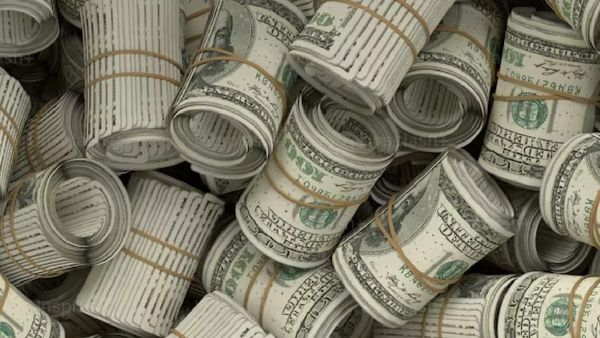 Chennai Airport Authorities Seizes ₹17 Lakh Worth Of US Dollars