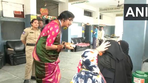 Hyderabad's BJP Candidate Madhavi Latha Asks Burqa-Clad Women To Show Face In Polling Booth; Case Filed