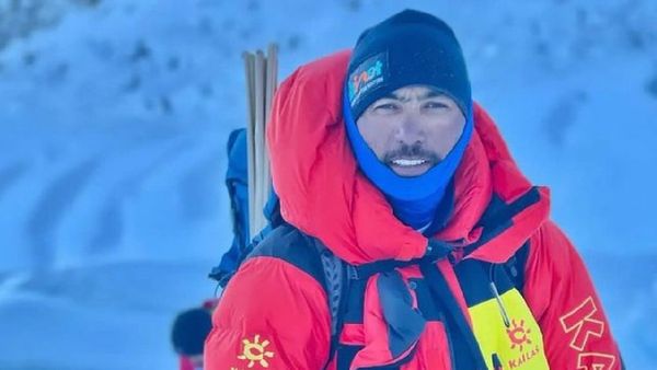 Pakistani Mountaineer Sirbaz Khan Achieves Mount Everest Summit Without Oxygen