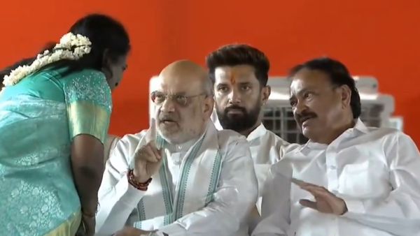 Is Amit Shah Scolding Tamilisai Soundararajan In Public In This Viral Video?
