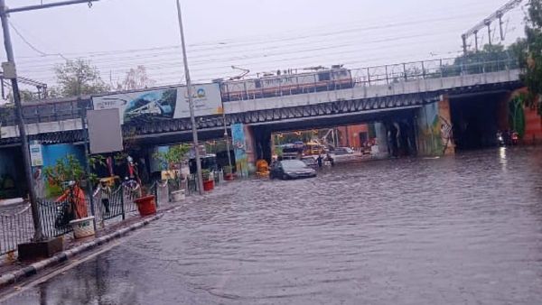 Delhi Police Traffic Alert: Heavy Rain Causes Severe Waterlogging, Traffic Disruptions - AVOID These Routes