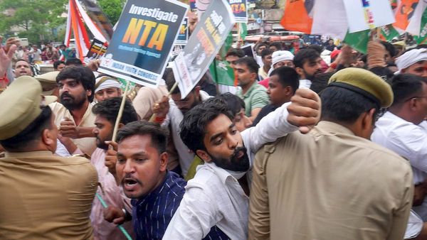 Student Leaders, Doctors Slam Centre's NEET-PG Postponement Move