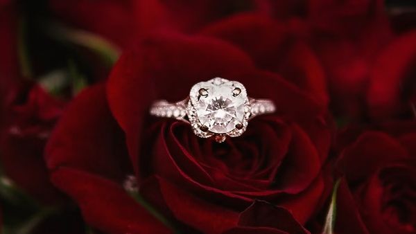 Bengaluru Airport: Woman Looses Diamond Ring - Here's What Happened Next