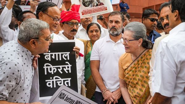 INDIA Bloc MPs Protest Over 'Discrimination' Against Opposition-Ruled States In Budget