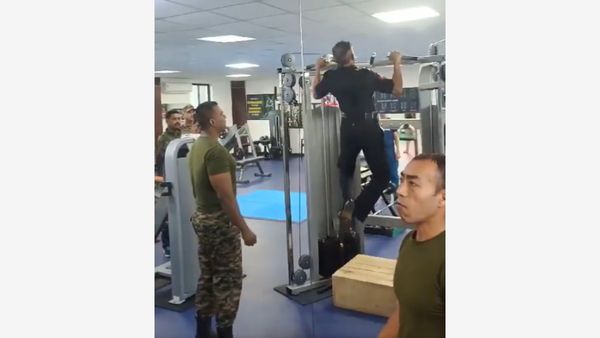 25 Pull-Ups In 60 Seconds: Indian Army Major General Stuns The Internet - WATCH