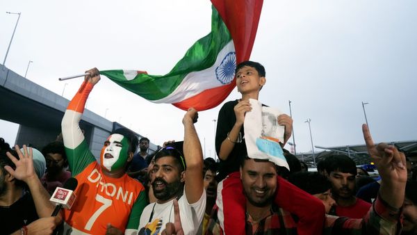 'India-India': Fans Welcome Team India With Loud Cheer And Placards In Hands At Delhi Airport 