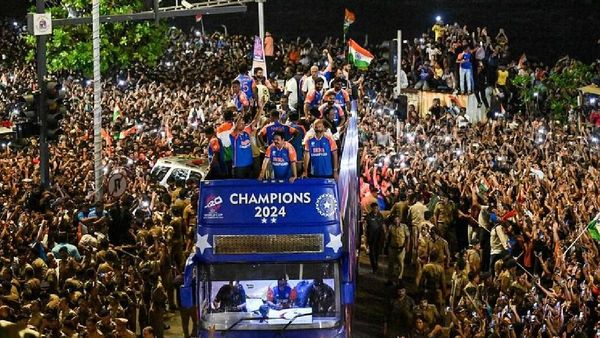 Mumbai's Roar Echoes Victory: Wankhede Hails World Cup Heroes