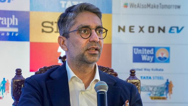 Abhinav Bindra Consoles Vinesh Phogat After Her Disqualification From Paris Olympics Wrestling Finals