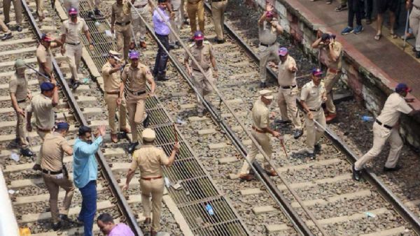 Badlapur Case Outrage: Congress Alleges 11-Hour Delay In Filing Complaint, 3 Police Officials Suspended