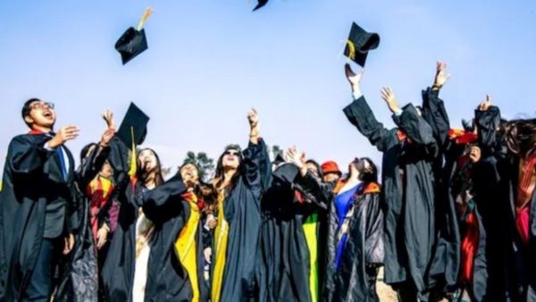 Goodbye Black Robes: Union Health Ministry Seeks Indian Dress CodesFor Convocations