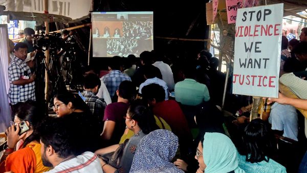 SC Slams 36-Hour Shifts For Doctors As 'Inhuman', Seeks Quick Fix