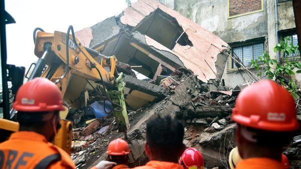 Shirwane Building Evacuation: NMMC Forces 61 Residents To Relocate Amid Safety Concerns