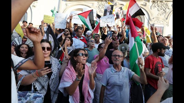 Tunisia's Leader Revamps Cabinet Prior to Presidential Vote