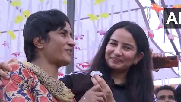 Happy Birthday Vinesh Phogat: Indian Wrestler Cuts Cake In Jhajjar; Paris Olympic Star Aman Sehrawat Attends