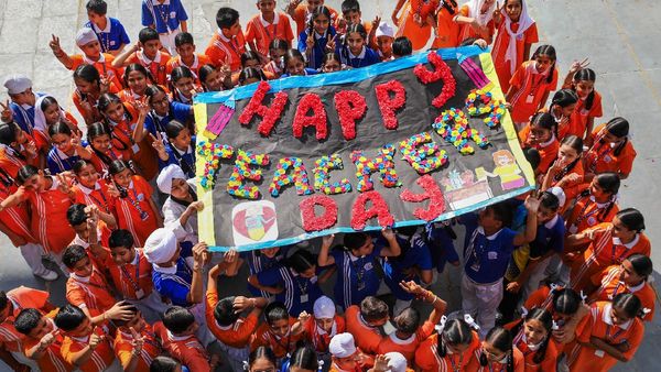 Teachers' Day 2024: Powerful Quotes To Thank the Guiding Lights Of Our Lives